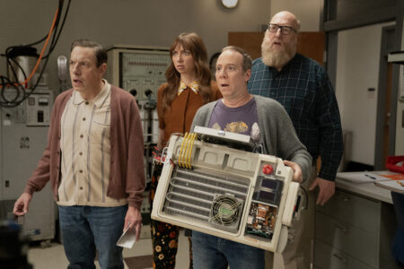 Kevin Sussman (Stuart), Lauren Lapkus (Denise), Brian Posehn (Bert) og John Ross Bowie (Kripke) stuart fails to save the universe