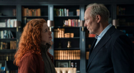 Karen (Johanne Louise Schmidt) og Carl (Lars Mikkelsen) i dramaserien 'Rivalerne'. Foto: Mike Kollöffel/TV 2
